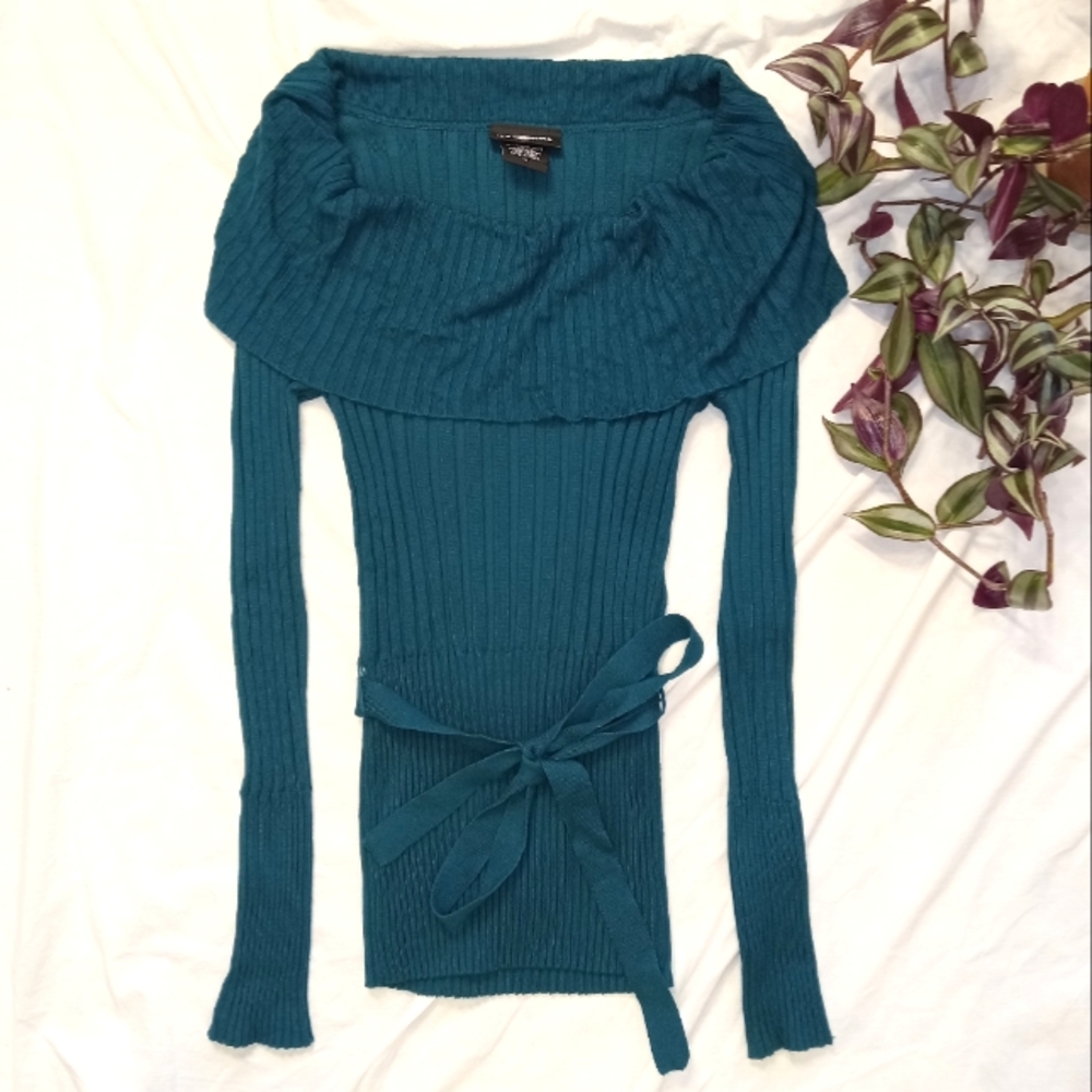 Wide neck Sweater